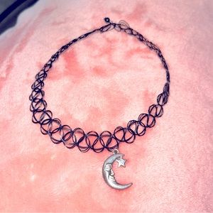 🌙silver crescent moon choker🌙